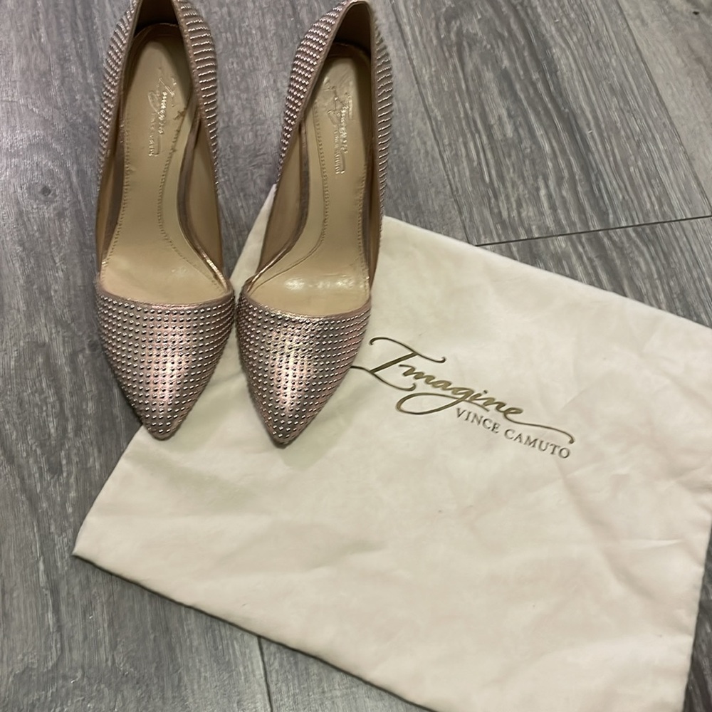 Imagine by Vince Camuto rose gold pump